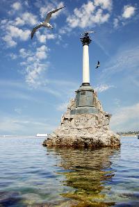 Памятник затопленным кораблям - эмблема города Севастополь